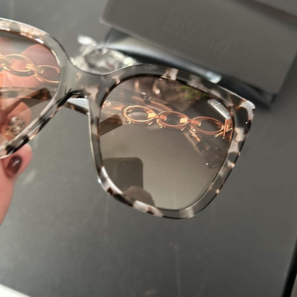 Moschino sunglasseses - Picture 6 of 6